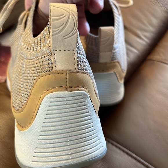 Clark’s Men’s - Trigenic Native Knit Sneaker - US 10.5 - Picture 3 of 9